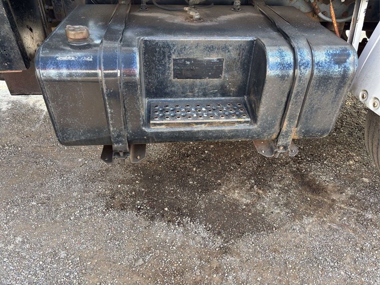 1992-ford-f700-image-13