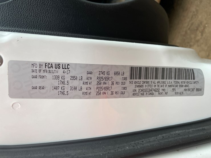 2017-dodge-grand-caravan-gt-image-35