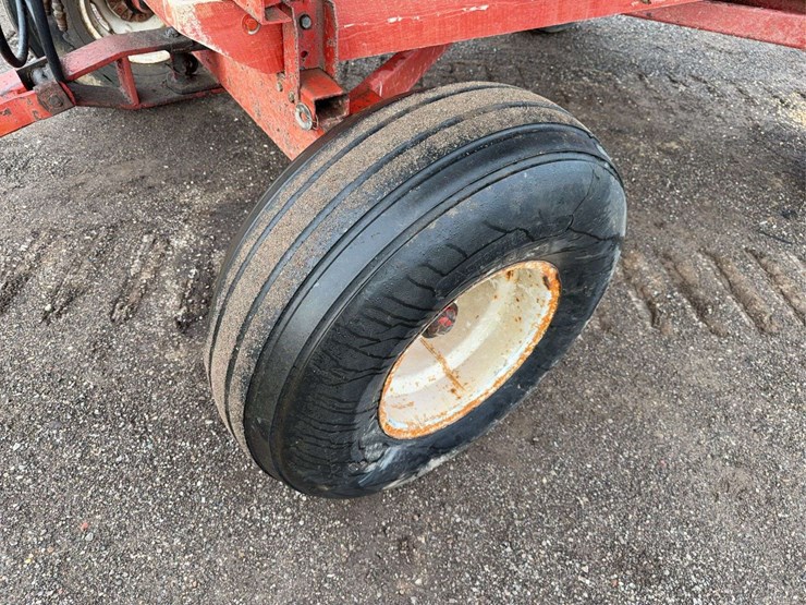 unverferth-mccurdy-gravity-wagon-image-4