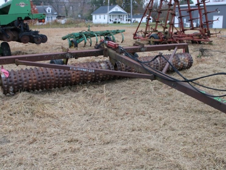 brillion-16'-cultipacker-hose-good-tires-worn-image-2