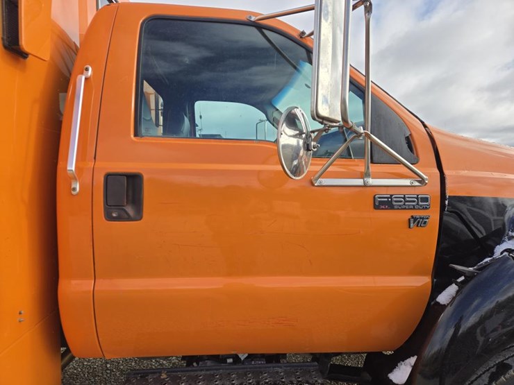 2015-ford-f650-image-11