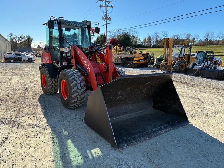 2022-kubota-r640-image-7