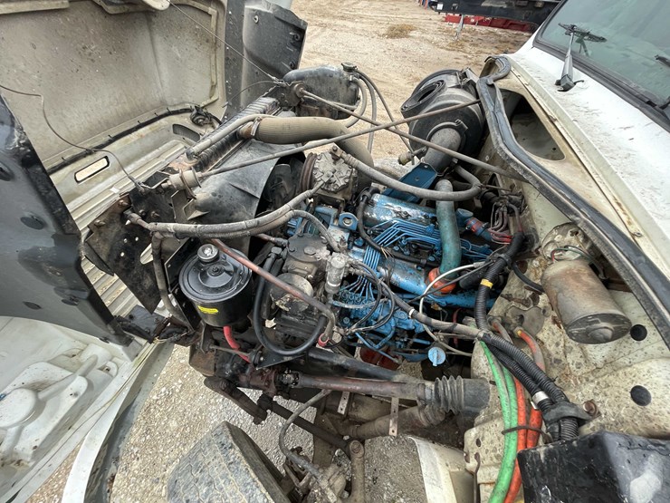 international-4900-image-79