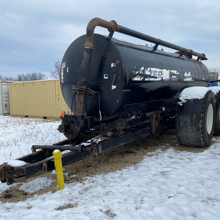 #1036 • Balzer 6000 Tandem Axle Tanker (St. Nazianz, WI)