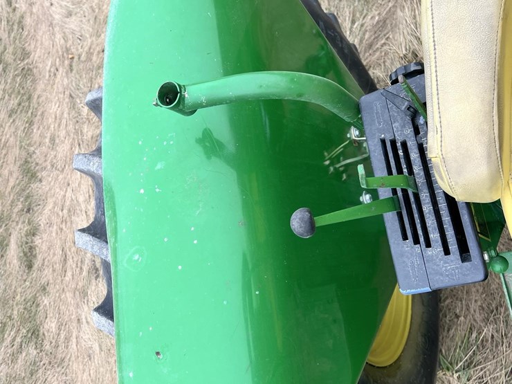 john-deere-3020-image-34