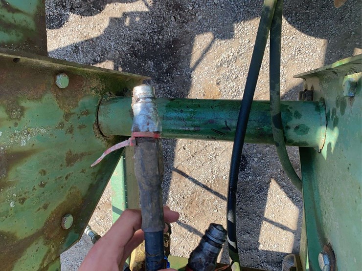 john-deere-235-image-16