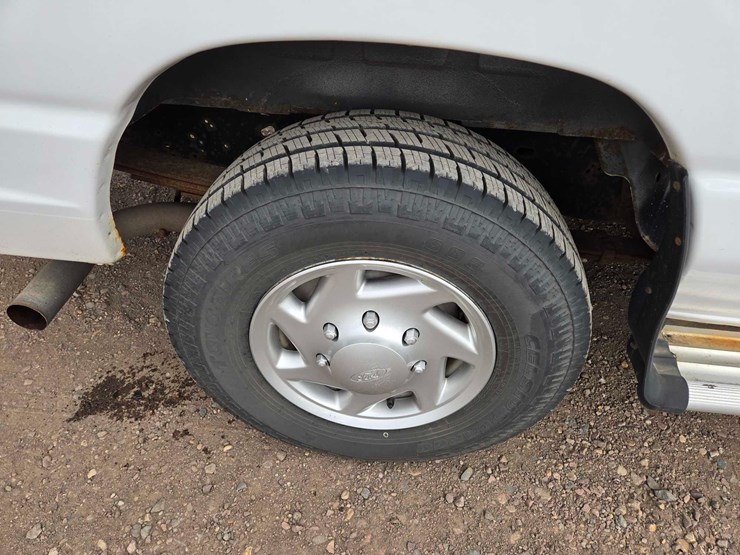 2012-ford-e350-image-24