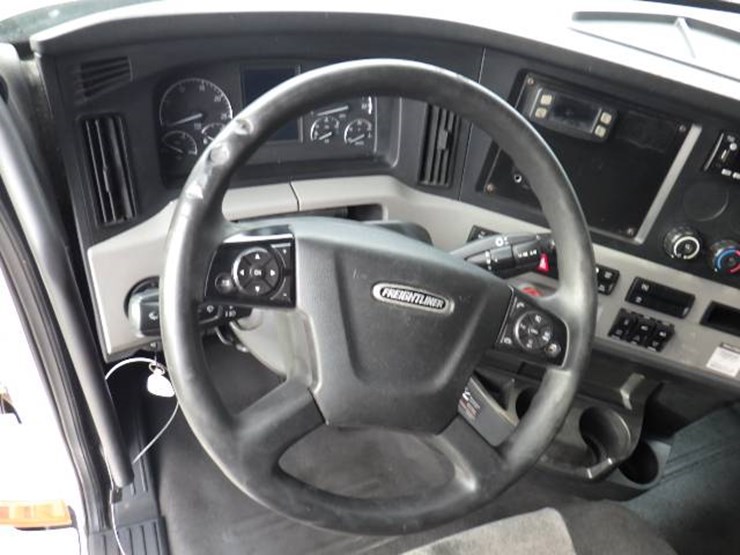 freightliner-cascadia-126-image-19