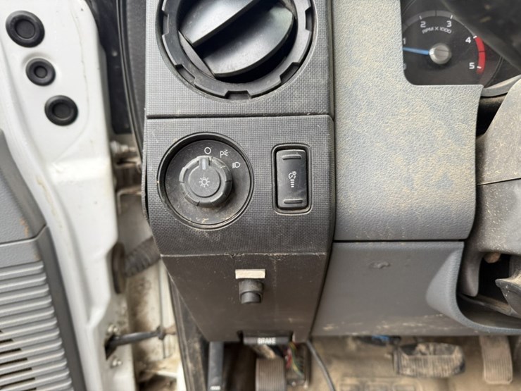 2011-ford-f550-image-38