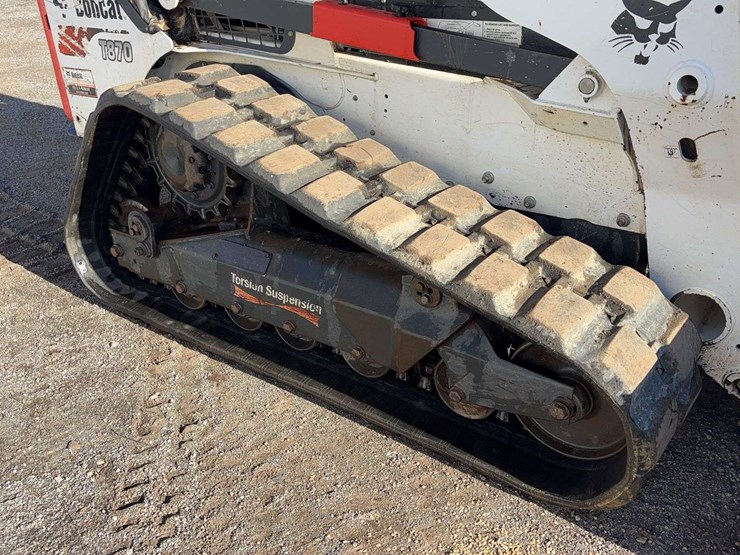 2021-bobcat-t870-image-13