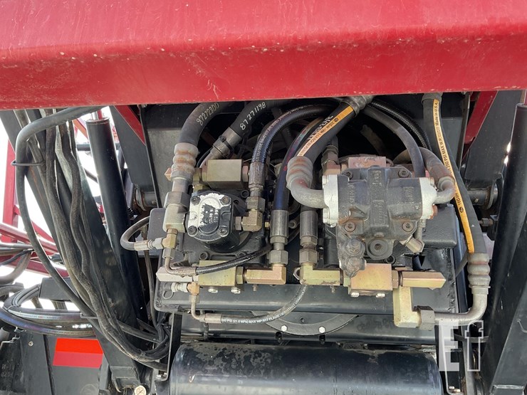 case-ih-patriot-3330-image-26