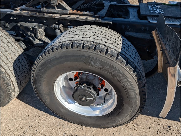 2020-kenworth-t680-image-8