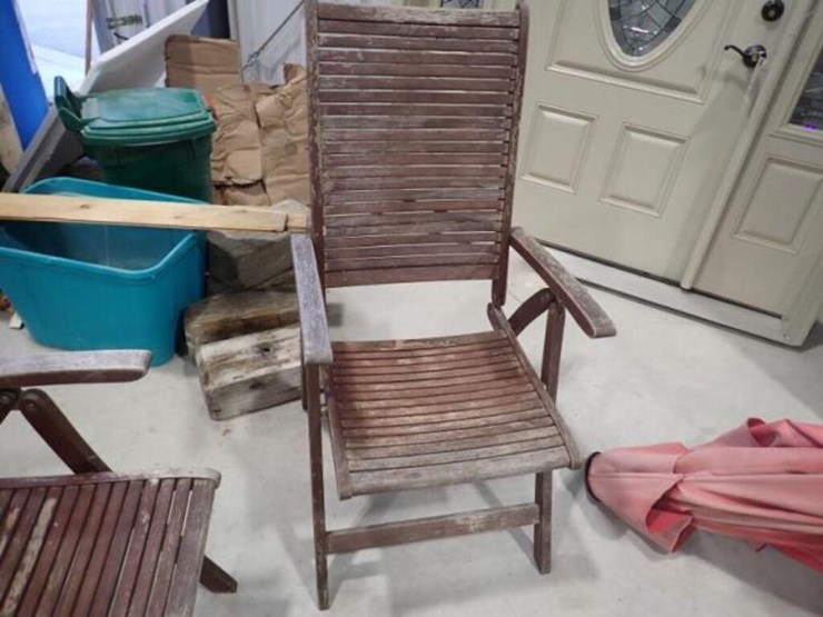 qty-of-(2)-wooden-folding-chairs-image-3