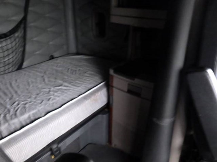 freightliner-cascadia-125-image-10