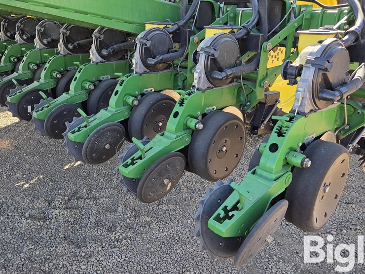 2011-john-deere-dr18-image-15