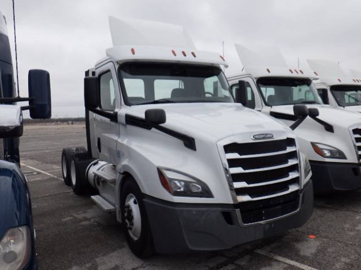 freightliner-cascadia-126-image-3