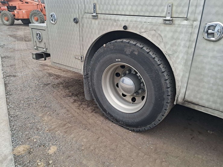 2009-ford-f750-image-12