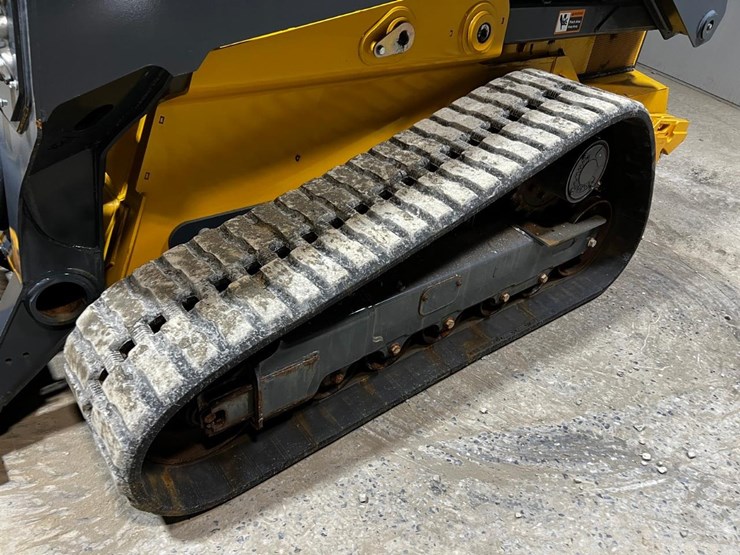 2022-deere-331g-image-12