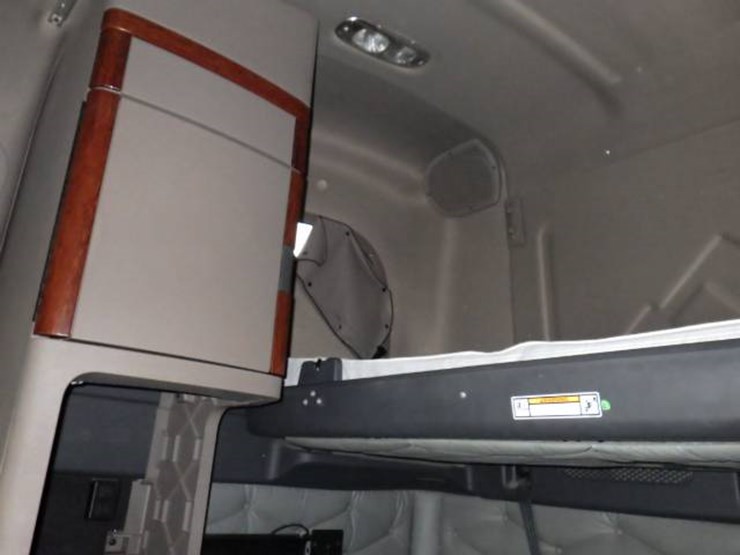 freightliner-cascadia-125-image-29