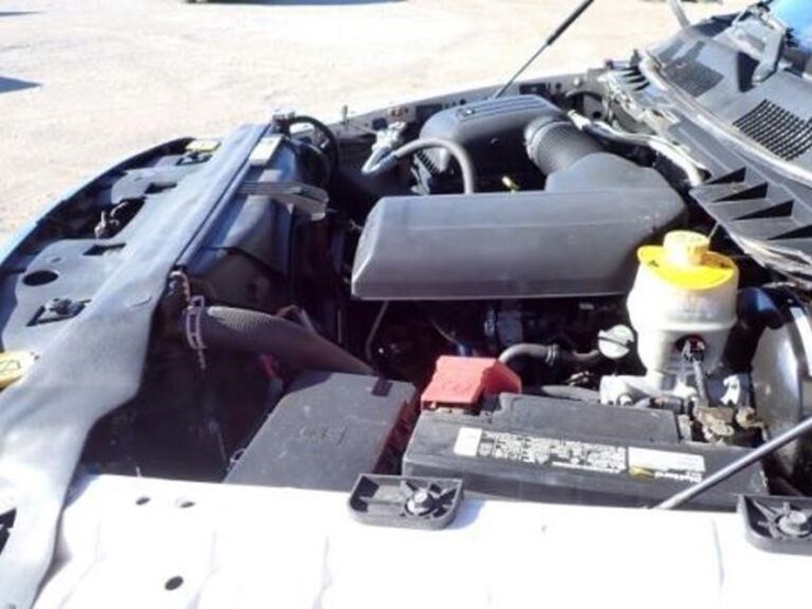 ram-1500-slt-image-18