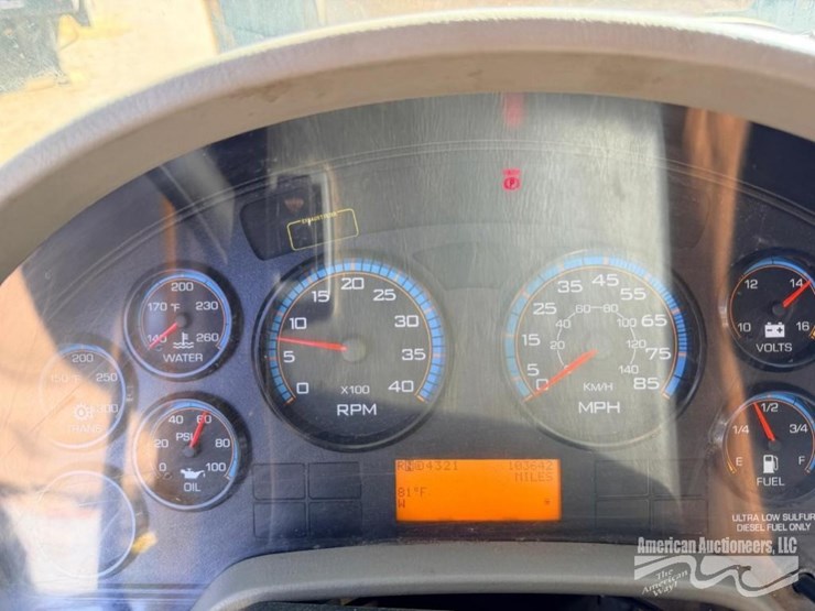 2010-international-7300-image-3