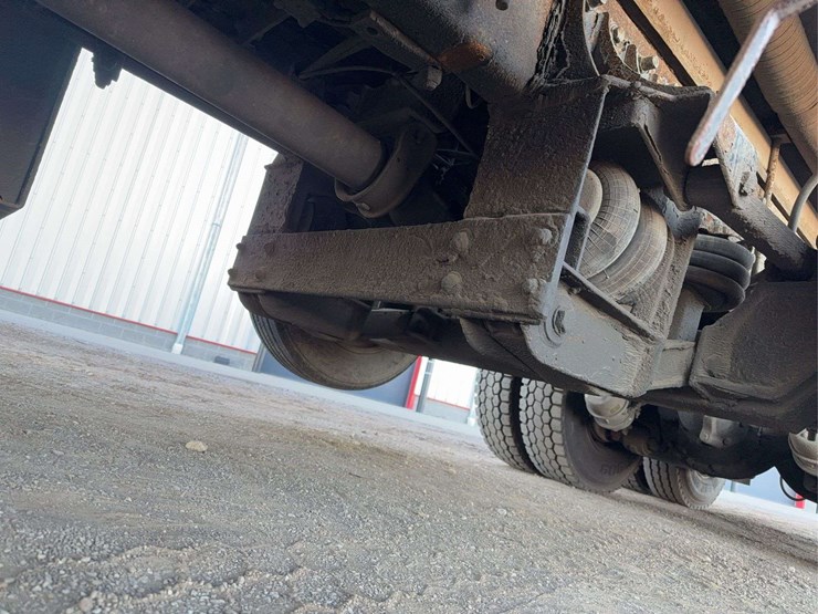 2004-peterbilt-357-image-36