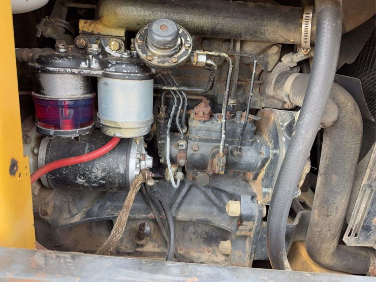 new-holland-l783-image-14