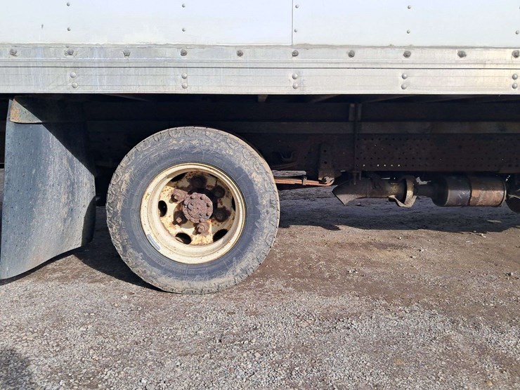 2008-isuzu-npr-image-10