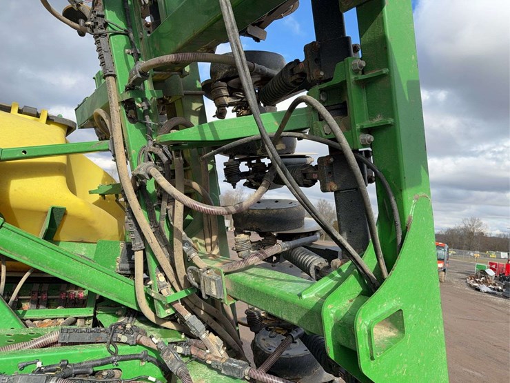 2011-john-deere-1990-image-29