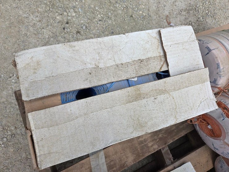 (2)-pairs-of-balls-of-orangeline-9000-&-(1)-pair-of-balls-of-balebind-20000--baler-twine-image-4