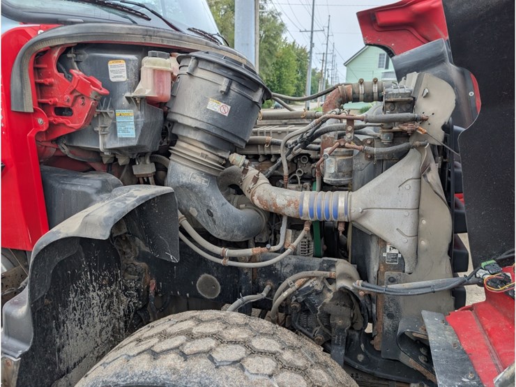 2015-freightliner-114sd-image-19