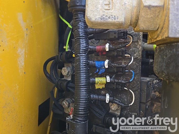 2018-komatsu-d61pxi-24-image-75