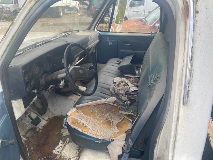 1988-chevrolet-custom-deluxe-30-image-7