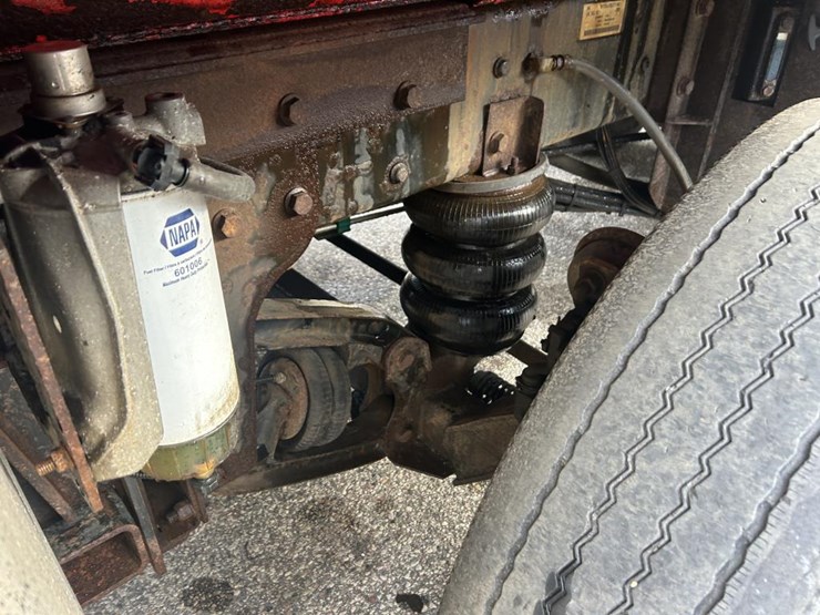 #1673-•-2002-international-workstar-tri-axle-dump-truck-image-37