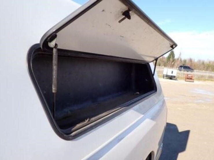 ram-1500-slt-image-44