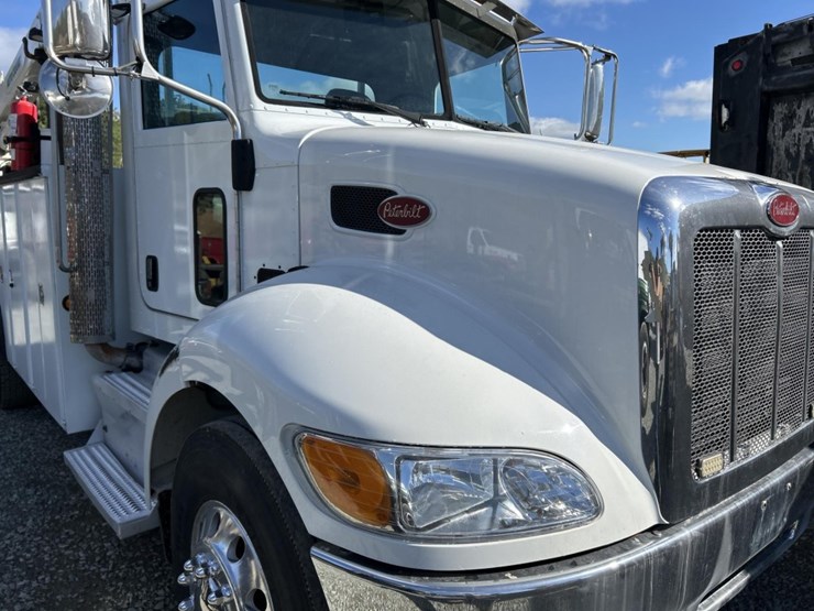 2017-peterbilt-337-image-10