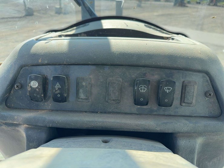 2011-deere-310j-image-36