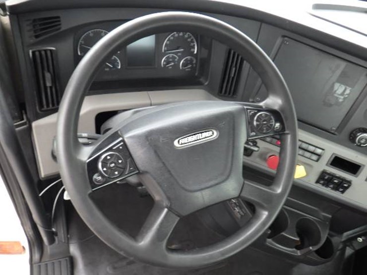 2018-freightliner-cascadia-126-image-19