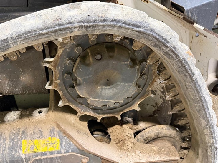 2021-bobcat-t64-image-14