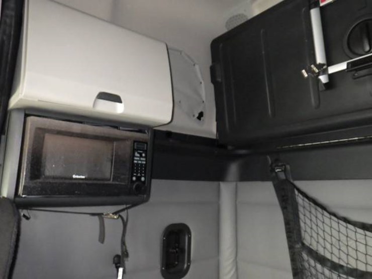 freightliner-cascadia-126-image-23