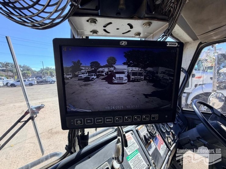 2013-crane-carrier-co.-garbage-truck-image-14