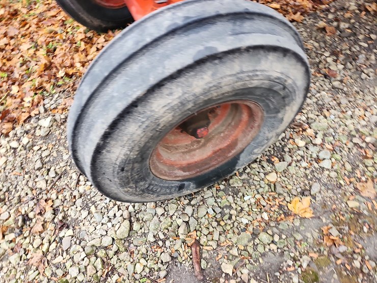 1976-ih-1066-diesel-tractor-image-3