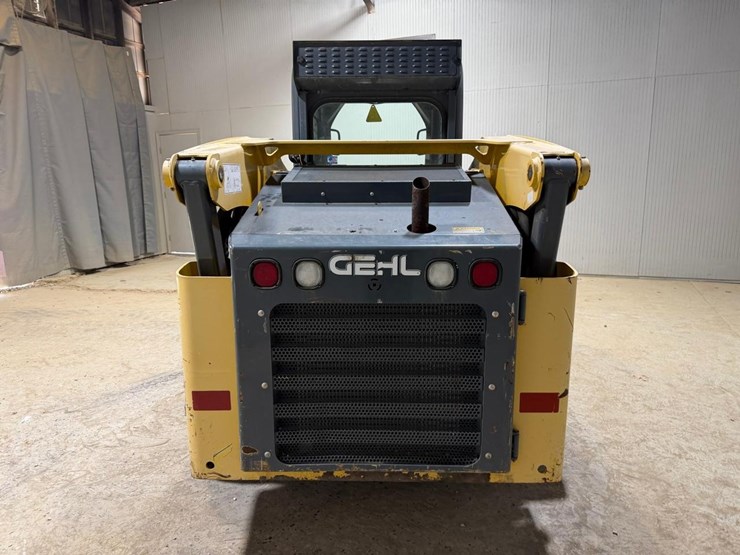 2015-gehl-v270-image-4