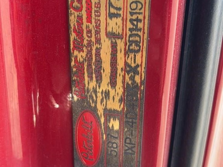 2012-peterbilt-587-image-24