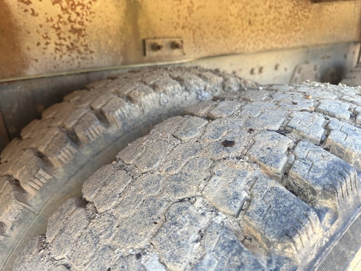 1990-ford-l9000-image-65