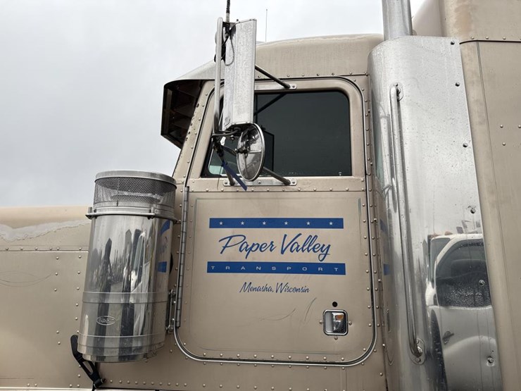 1999-peterbilt-379-image-21