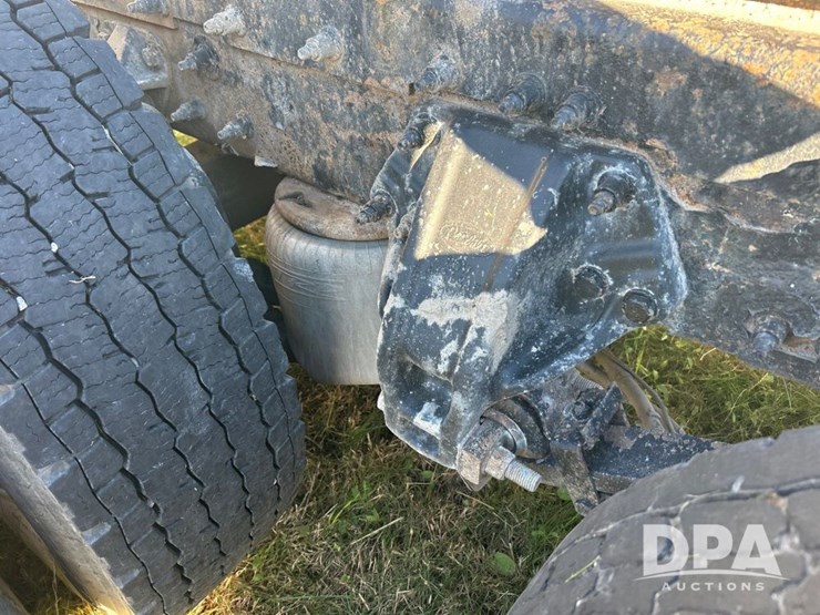 2010-peterbilt-386-image-16