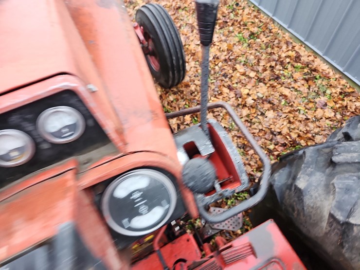 1976-ih-1066-diesel-tractor-image-23