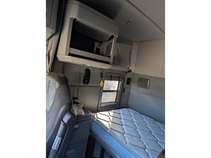 2020-kenworth-t680-image-25