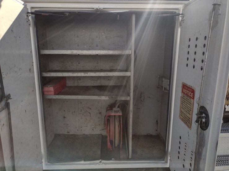 peterbilt-335-image-41